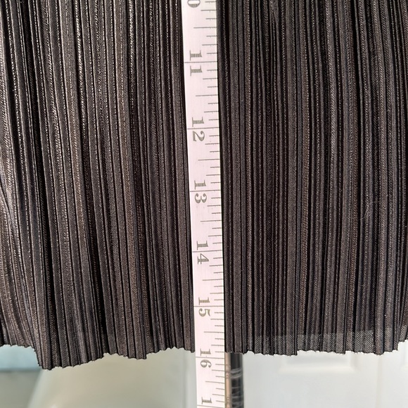 H&M Black, textured, Spaghetti Strap Tank Top, Size XL - Picture 5 of 11